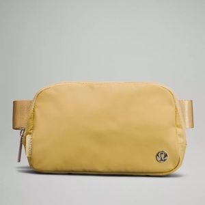 LuluLemon Everywhere Belt Bag in Golden Sand - NWT, 1L